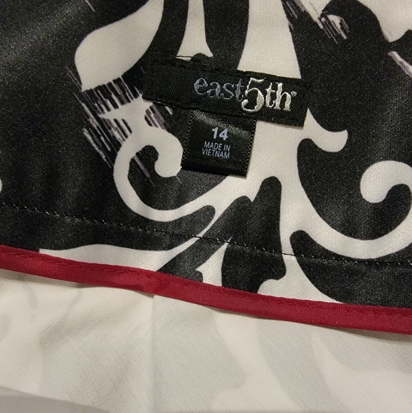 Silky black and white skirt size 14 NWT East 5th. - Picture 3 of 4